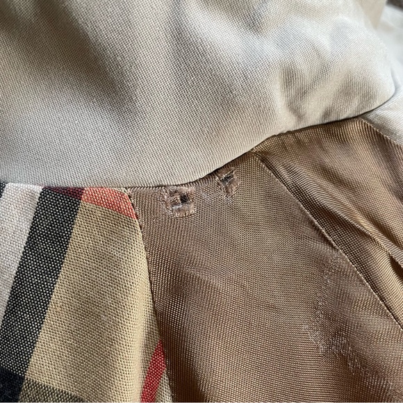 Vintage Burberry Khaki Trench Button Coat with Removable Hood Size Large (12) - Picture 7 of 15